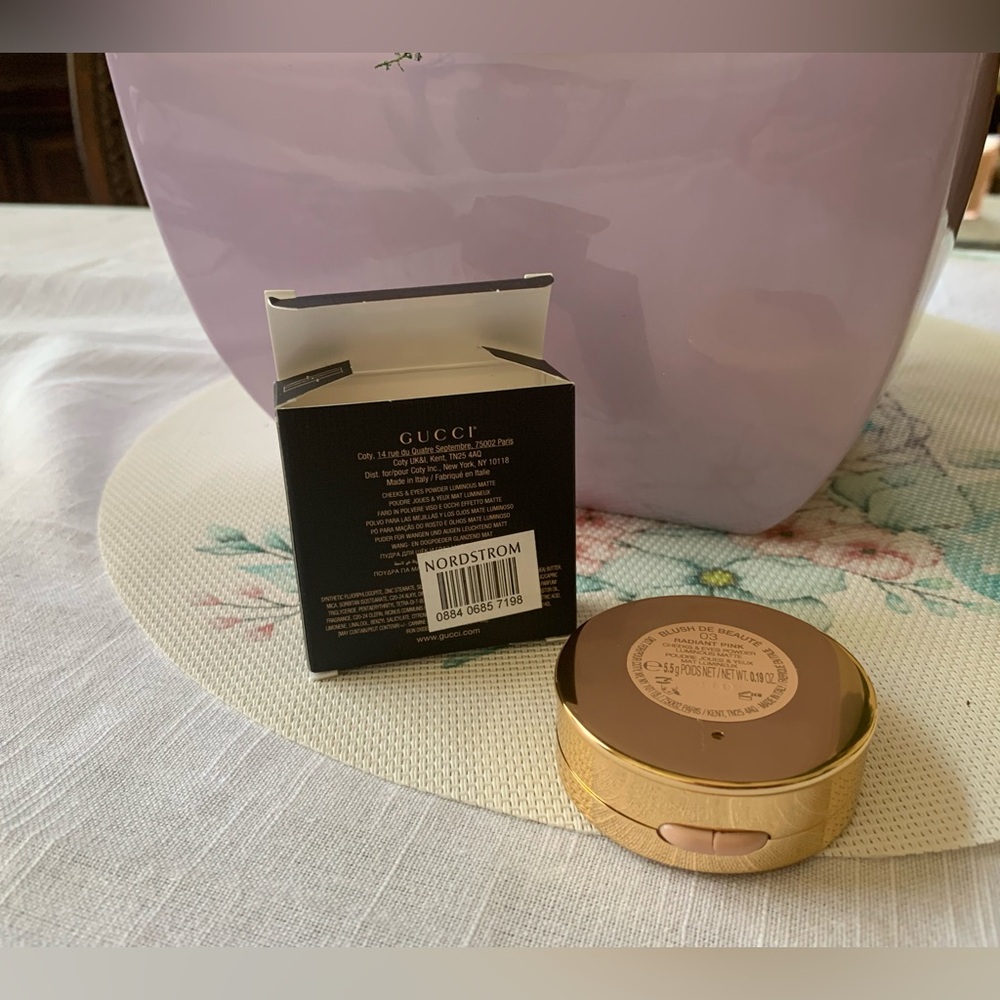 NWT GUCCI Blush: Radiant Pink Cheeks & Eyes Powder Blush, Matte, 0.19OZ - Picture 3 of 6